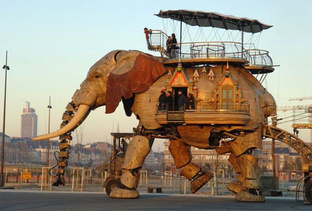 أجمل صور بيت خشبي عجيب وغريب على شكل فيل -عالم الصور